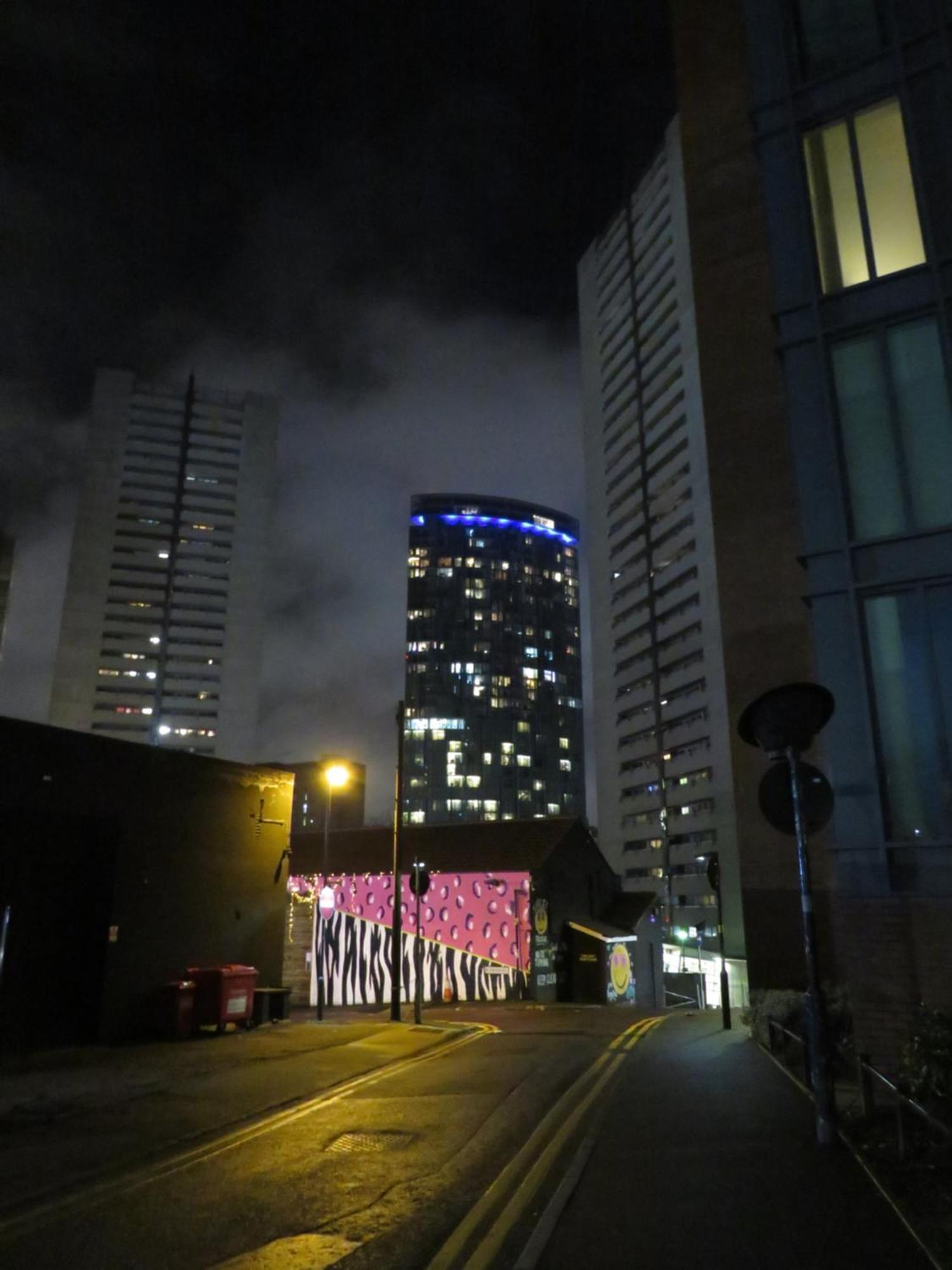 City Centre Apartment With Free Parking, 2 Bathrooms, Netflix And Wifi - Suitable For Contractors And Families - By Noor Luxury Accommodations Birmingham Exterior photo